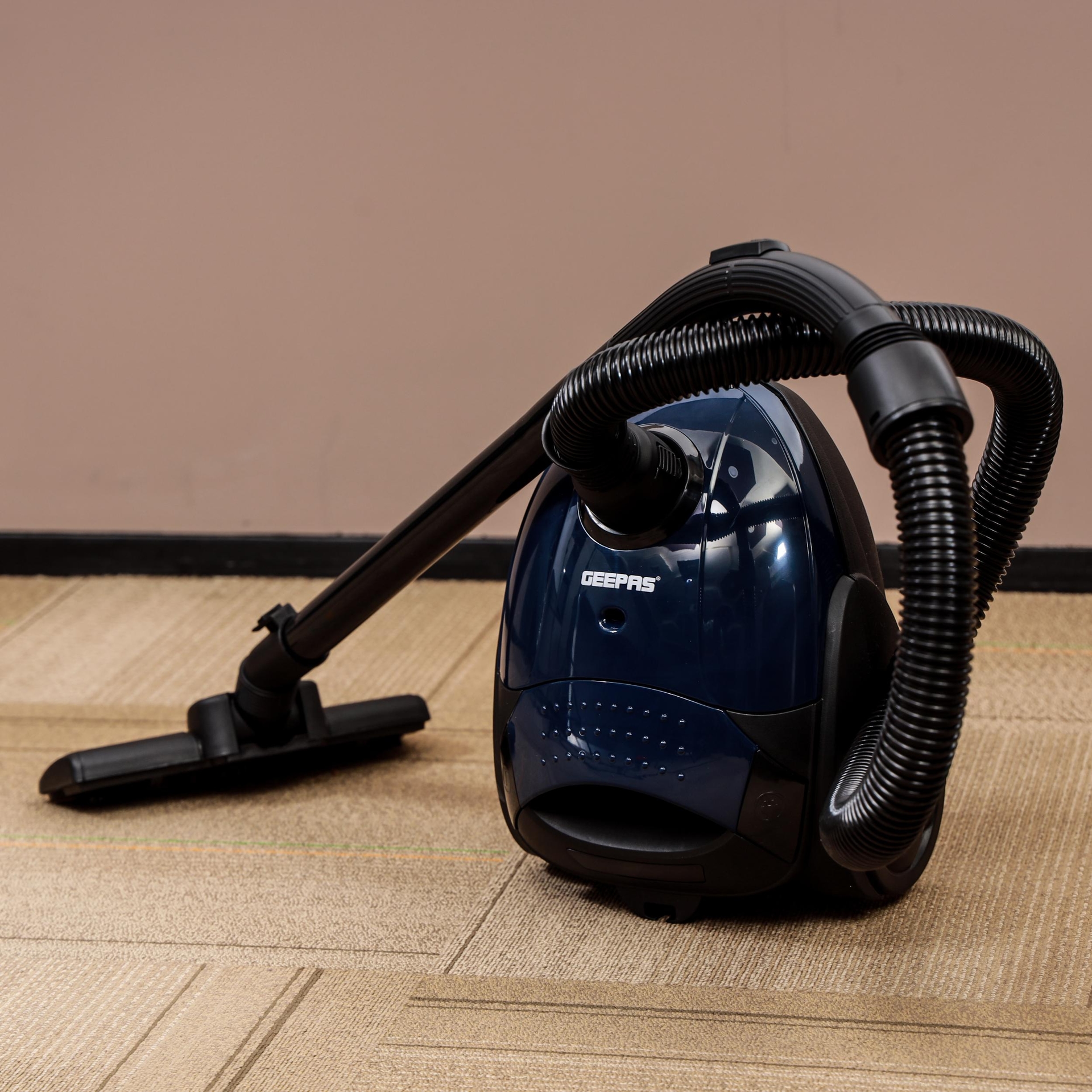 Order Geepas 1400W Vacuum Cleaner GVC2595 Now! Jomla.ae