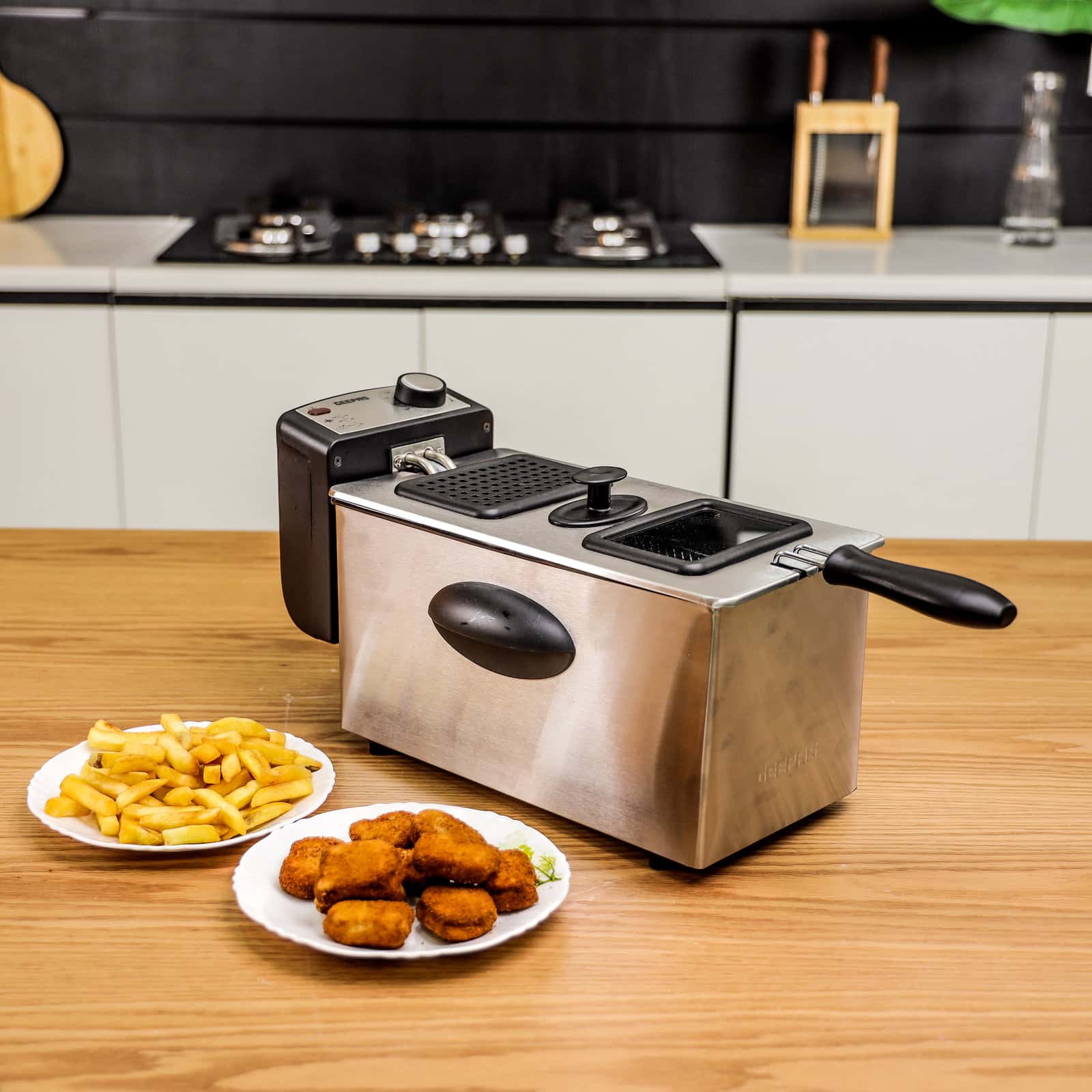 Geepas Compact 2180W Powerful 3L Deep Fryer with Overheat Protection & Chrome Plated Basket GDF36015