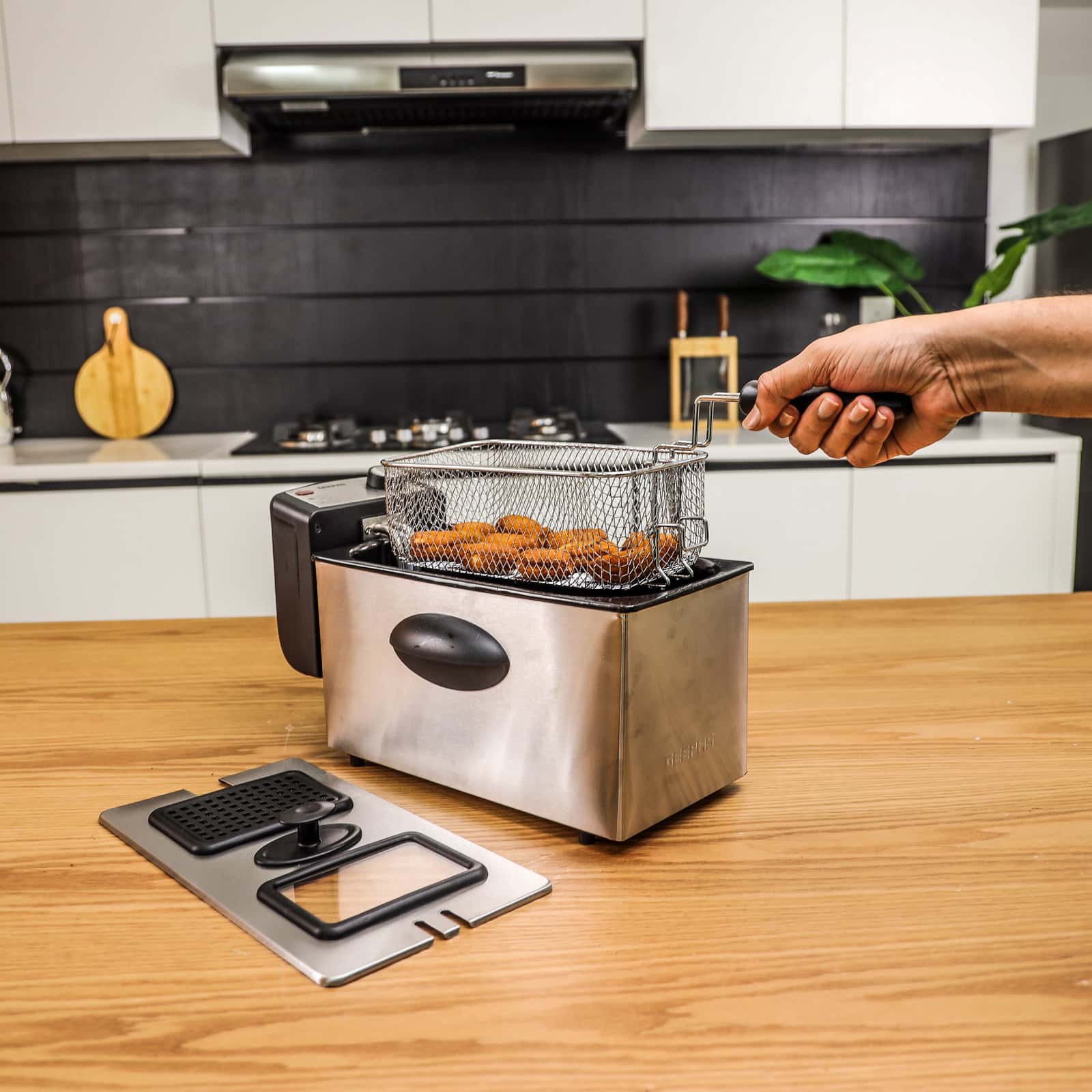 Geepas Compact 2180W Powerful 3L Deep Fryer with Overheat Protection & Chrome Plated Basket GDF36015