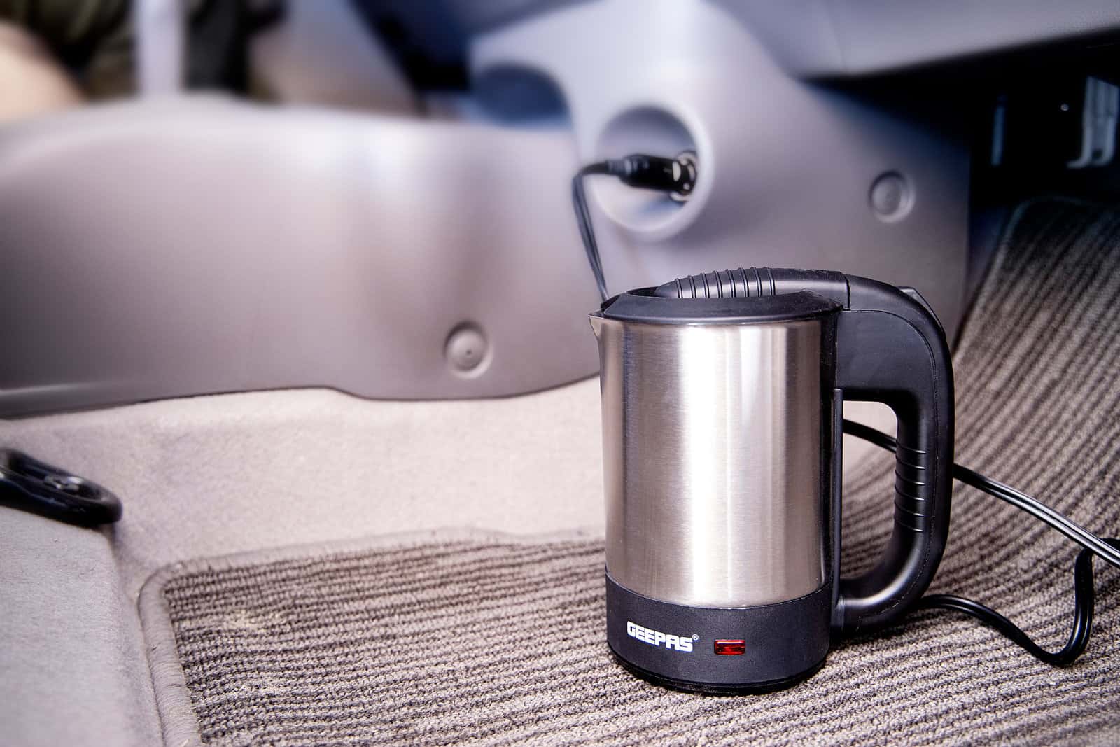 غلاية كهربائية صغيرة للسيارة 500 مل مع مخرج شحن للسيارة جيباس Geepas 12V Car Kettle Stainless