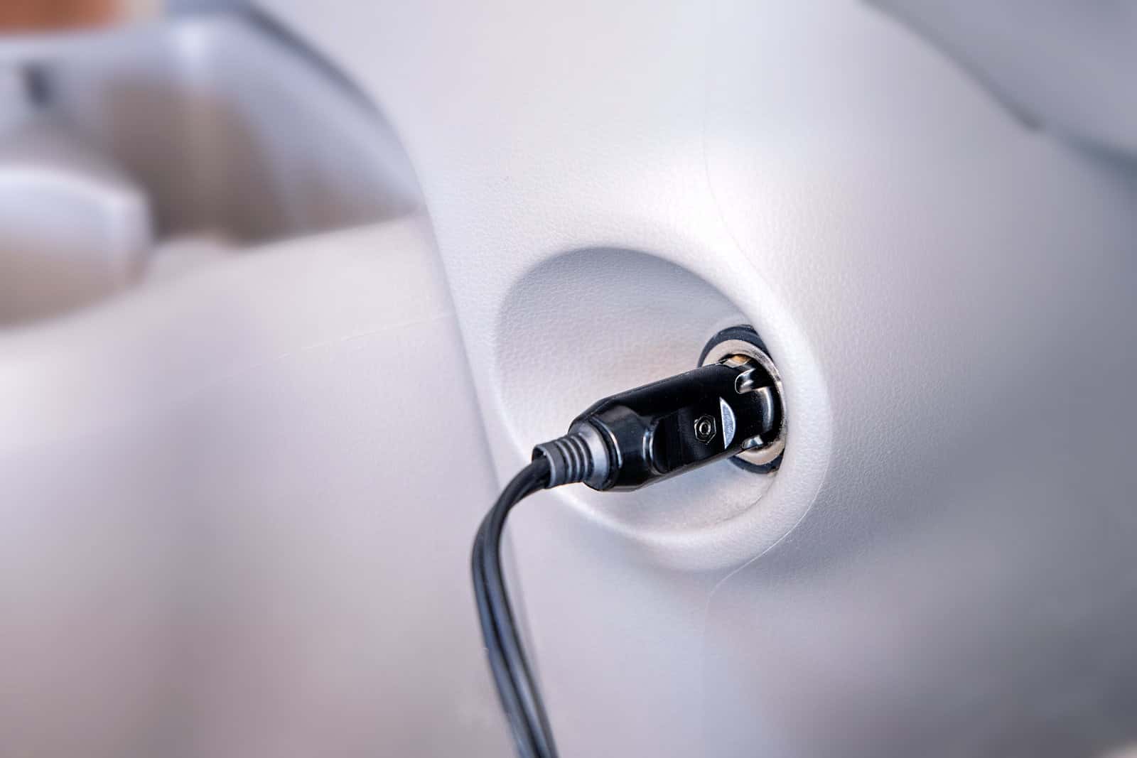 غلاية كهربائية صغيرة للسيارة 500 مل مع مخرج شحن للسيارة جيباس Geepas 12V Car Kettle Stainless