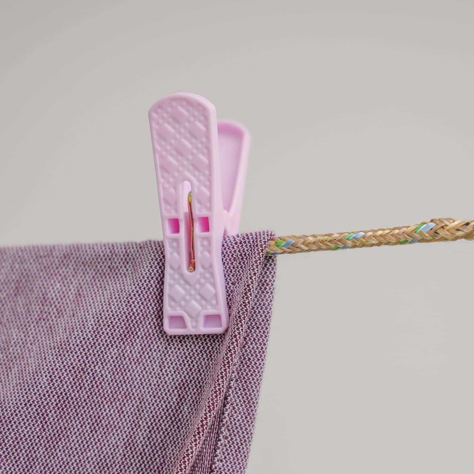 مشبك قماش (ملاقط غسيل) بلاستيك 24 قطعة مع حبل للغسيل بطول 10 أمتار Delcasa 24 Pcs Plastic Clip With Rope