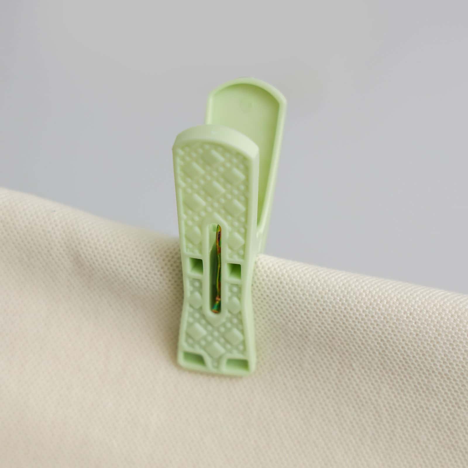 مشبك قماش (ملاقط غسيل) بلاستيك 24 قطعة مع حبل للغسيل بطول 10 أمتار Delcasa 24 Pcs Plastic Clip With Rope