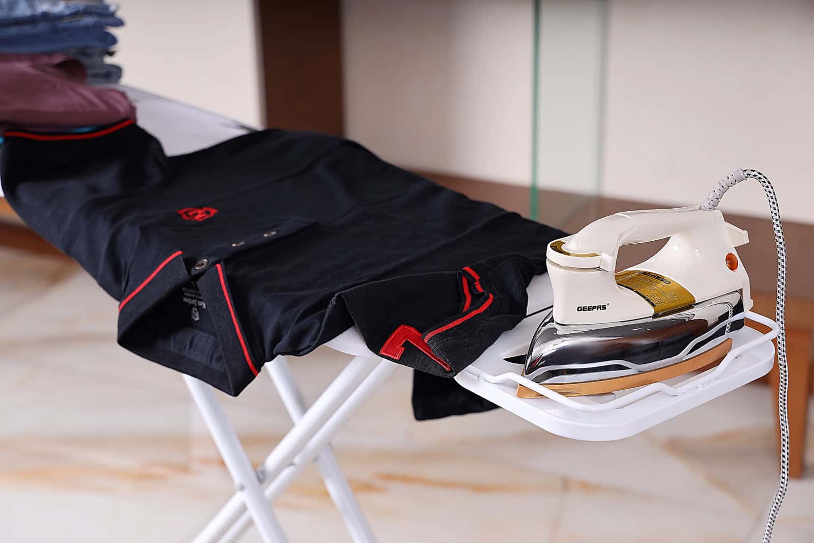 Royalford RF1510IB Mesh Ironing Board 134cmx33cmx88cm - Portable, Steam Iron Rest, Heat Resistant Cover |Lightweight Board with Adjustable Height & Rubber Feet Cover