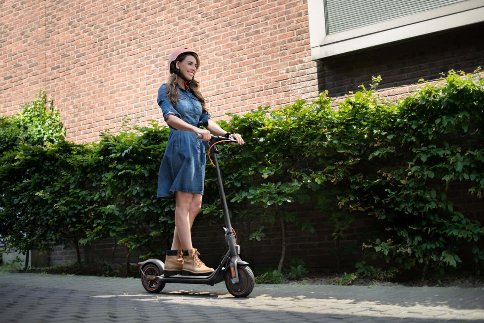 سكوتر كهربائي ناين بوت للكبار قابل للطي Ninebot Kickscooter F40E