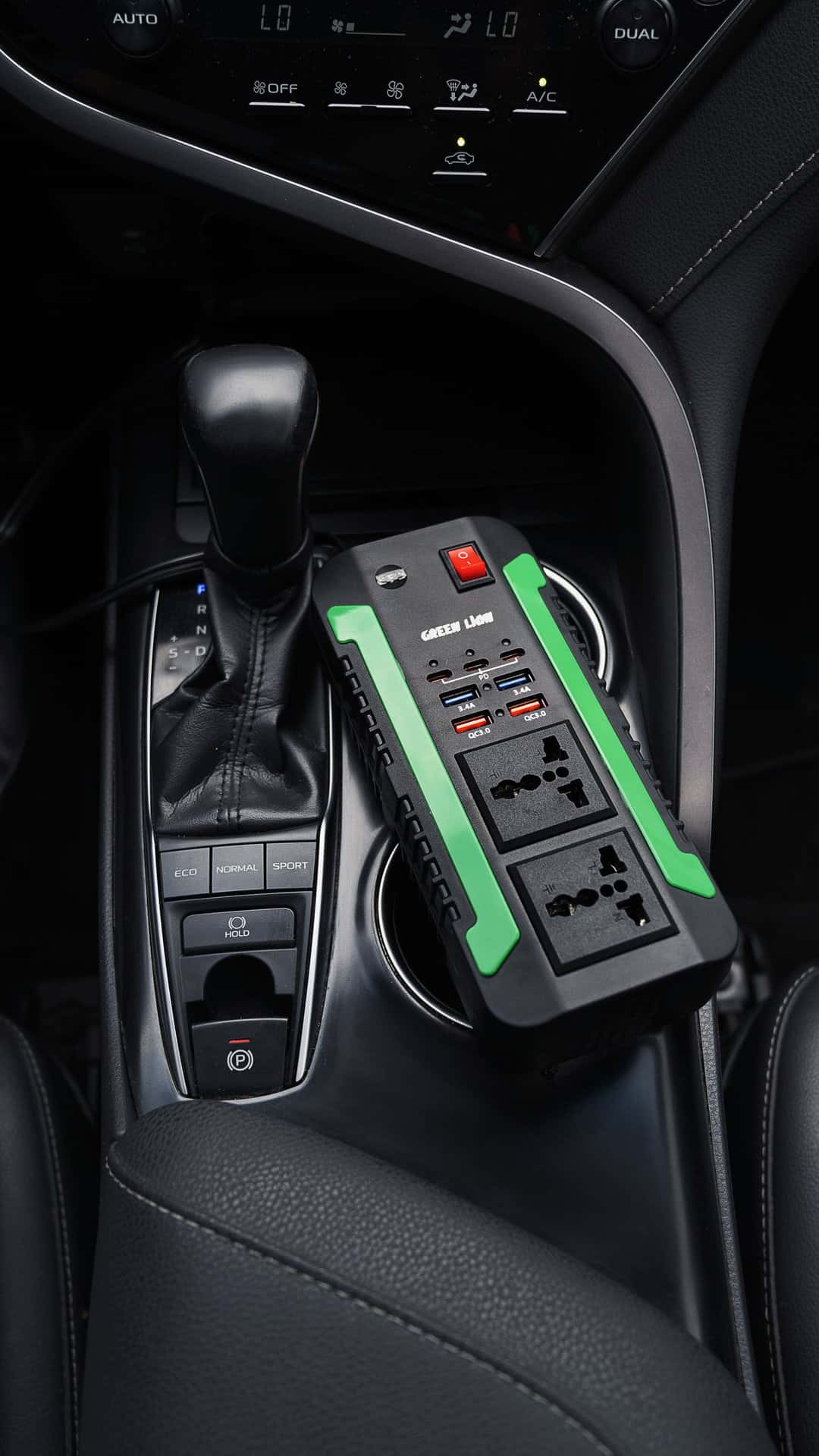 محول كهرباء للسيارة 300 واط جرين سبارك Green Lion Spark Power Inverter