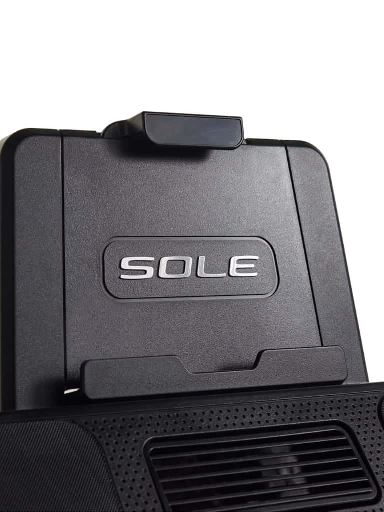 جهاز رياضي تريد ميل 22 كم / سا سولو فيتنس Sole Fitness F85 Treadmill