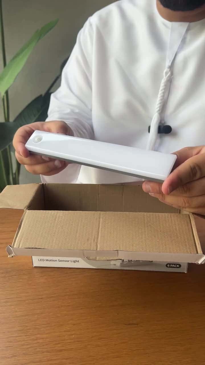 Ezvalo LED motion sensor light 6 Pieces With Charging Station