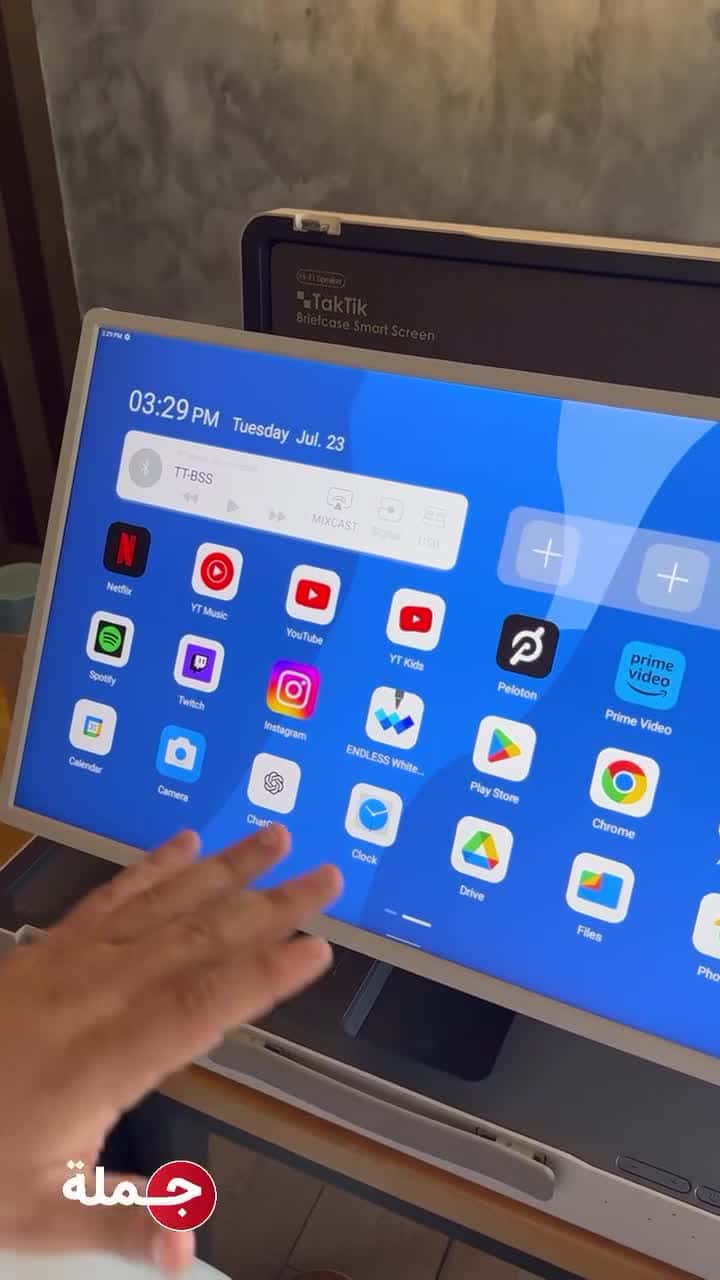 شاشة متنقلة بتصميم حقيبة محمولة ببطارية تكتك 27 بوصة 6800 مللي أمبير Taktik Briefcase Smart Screen