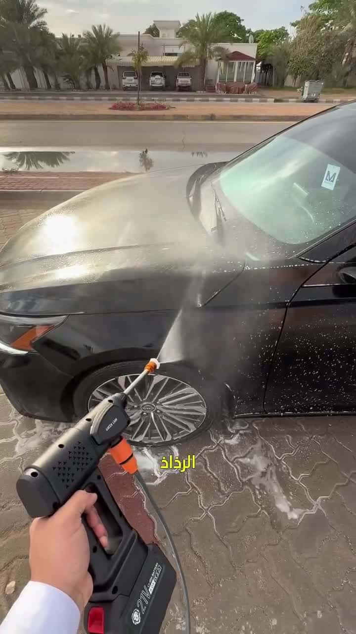 Green Lion 21V Cordless Pressure Wash Gun 18000Mah , 4L , 240W - Black