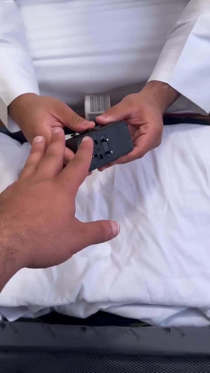 فيش السفر العالمي حمد 3 يو اس بي سي و 1 يو اس بي اي 2500 واط 7MD Multiport Fast Charger