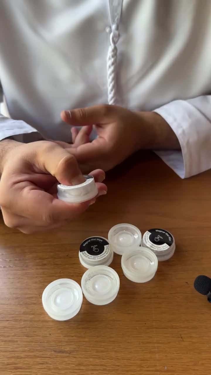 مناديل مبلله صغيره تعمل بالضغط 10 قطع Disposable Push Cleaning Magical Wet Wipes