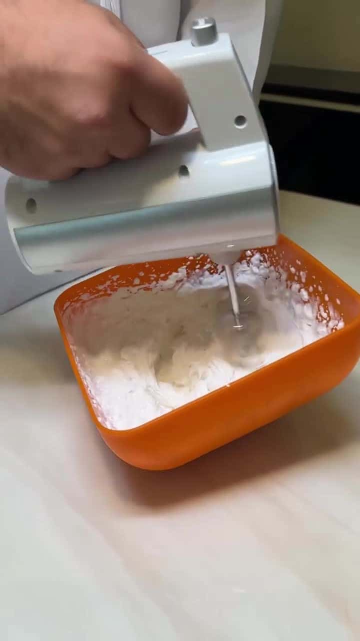 ST-5533 winning star hand mixer White