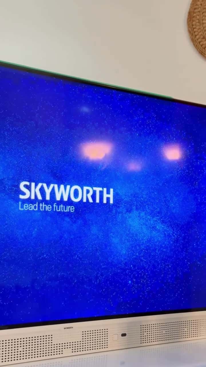 Skyworth LP70G 32" Portable Music TV FHD Google TV USB,HDMI Type-C 12V Power Bank Supported