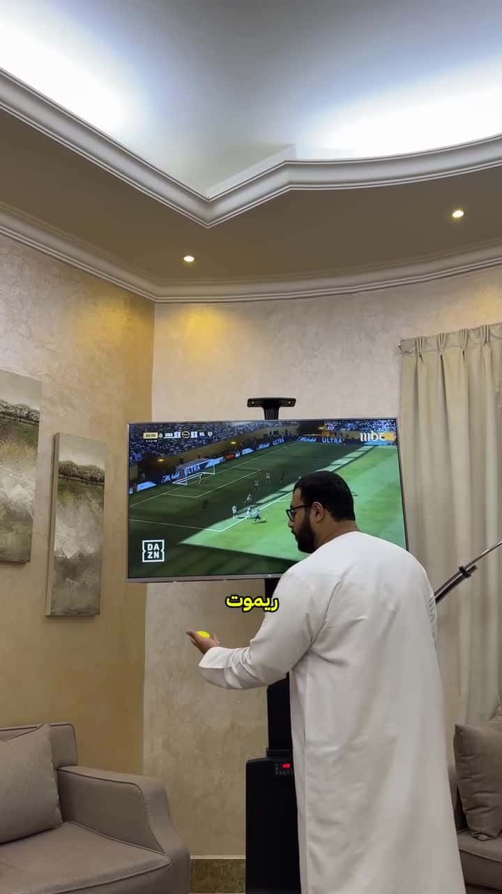 حامل تلفزيون متحرك كهربائي 55 إلى 85 بوصة مع ريموت للتحكم بالارتفاع TV Motorized Stand with Interactive Panel And Wheel