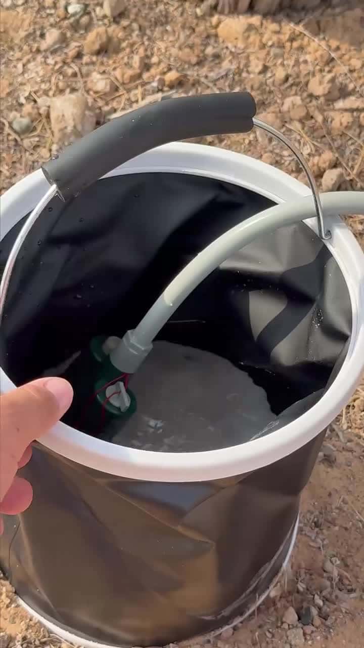 دش شاور متنقل للرحلات جرين 2200 ميلي أمبير مع دلو 8 لتر Green Lion Outdoor Smart Shower