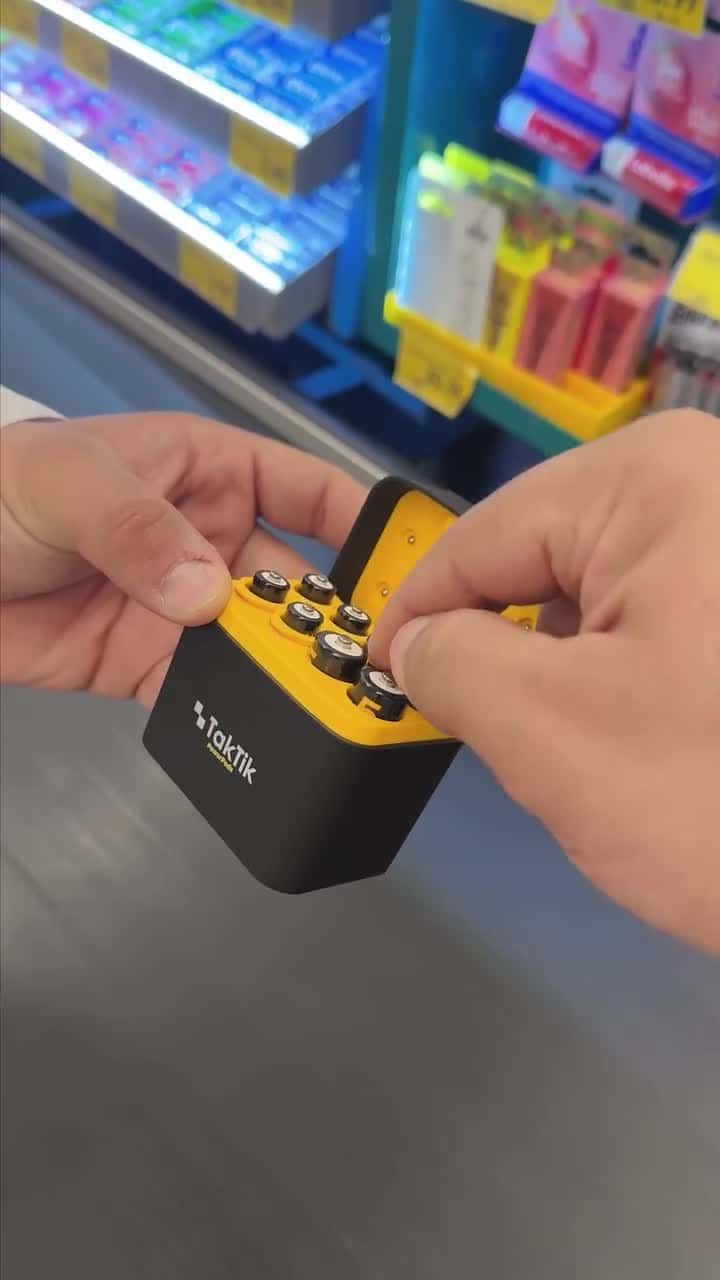 شاحن بطاريات ليثيوم تكتك مع 8 بطاريات قابلة للشحن 5 فولت Taktik Powerpods Batteries With Charger