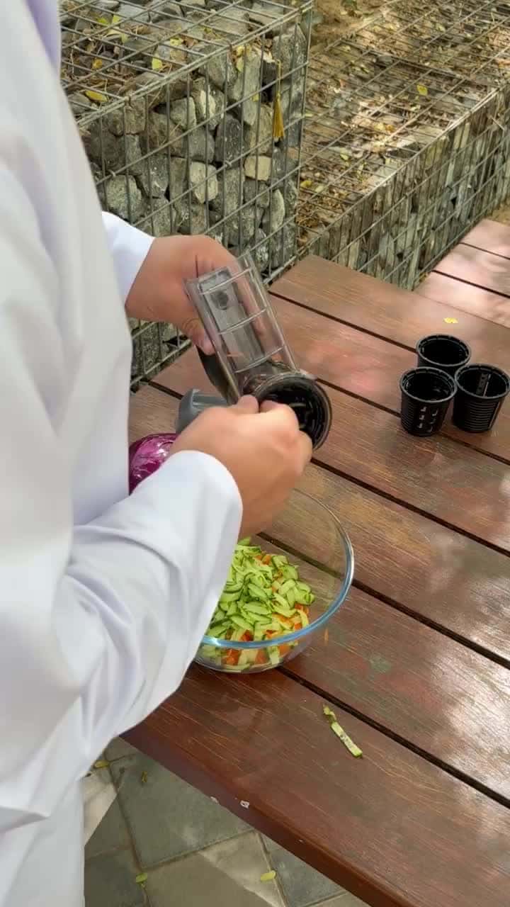 قطاعة خضار لاسلكية كيوكي 2500 مللي أمبير Keouke Electric Handheld Food Chopper