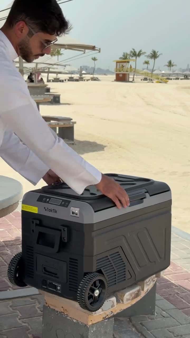 ثلاجة رحلات محمولة وفريزر بحجرتين تكتك 40 لتر حتى -20 درجة مئوية مع بطارية كبيرة Taktik Dual Compartment Portable Fridge And Freezer