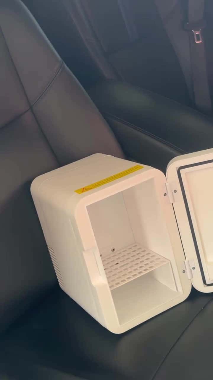 Amoi Small Car And Home Portable Fridge 8L