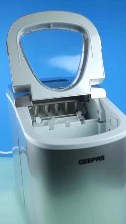 صانعة الثلج في المنزل بحجمين 2.2 لتر جيباس Geepas 2.2l Ice Cube Maker