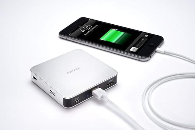 beats solo 3 wireless over ear headphone gloss white