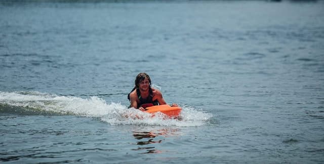 لوح جيت سكي بسرعة 30 كم/س Electric Body Board pink - Kymera