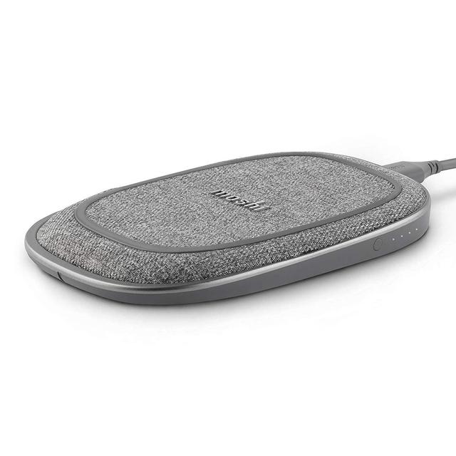 moshi porto q 5k portable battery 5 000 mah with built in wireless charger pad with qi with usb c and usb a - SW1hZ2U6MjU3Mjg=