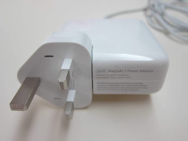 apple 60w magsafe power adapter 3 pin