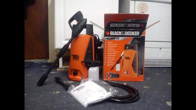 مضخة غسيل سيارات 1300 واط 100 بار بلاك اند ديكر Black Decker Electric Pressure Washer
