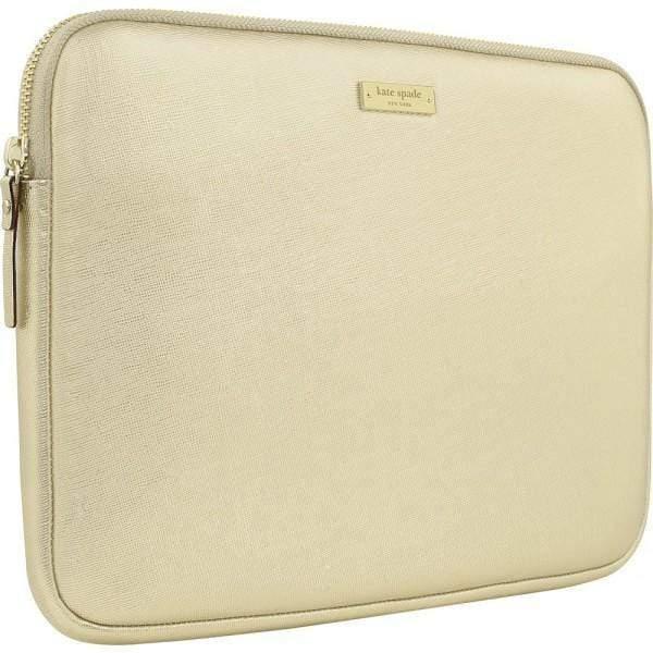 حقيبة للابتوب قياس 13 بوصة لون ذهبي بنقشات مميزة KATE SPADE NEW YORK Saffiano Laptop Sleeve for Macbook - SW1hZ2U6MzYzNTE=