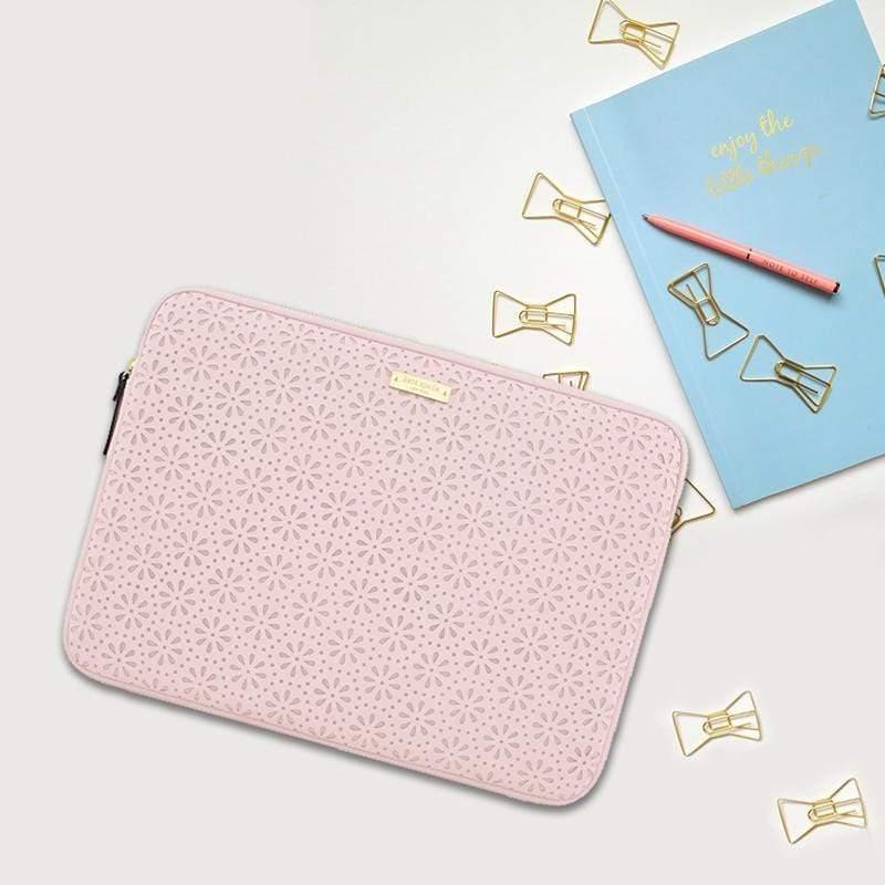 حقيبة للابتوب قياس 13 بوصة لون زهري بنقشات مميزة KATE SPADE Perforated Sleeve Rose Quartz for Macbook 13