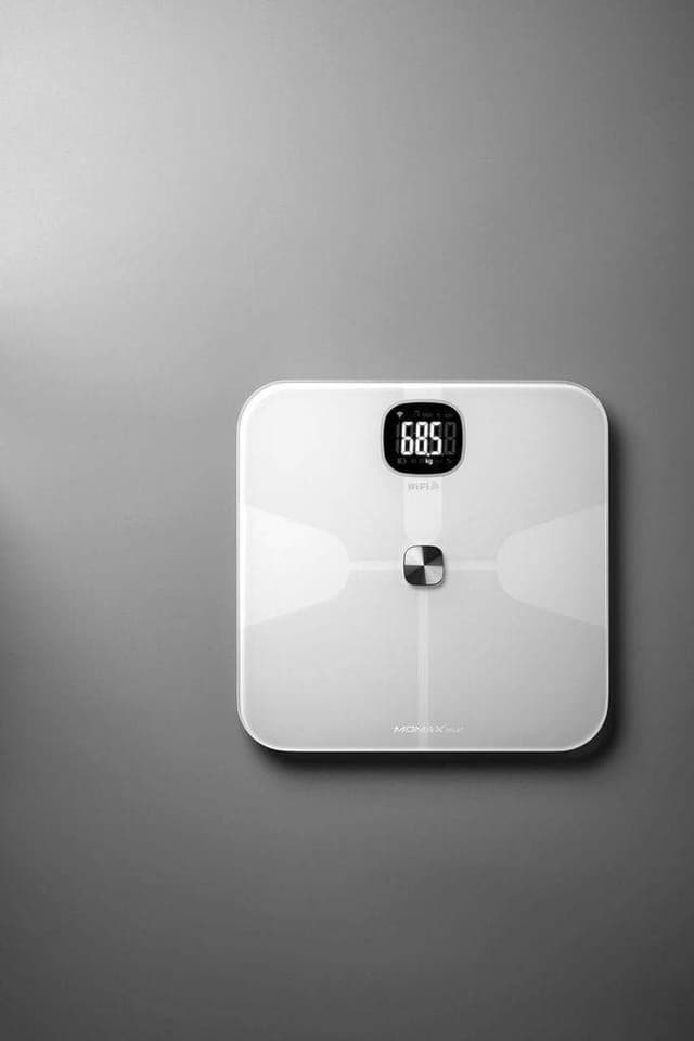 ميزان ذكي رقمي تحليل لبيانات الجسم أبيض موماكس Momax White Body Data Analysis Smart Iot Body Scale - 62754