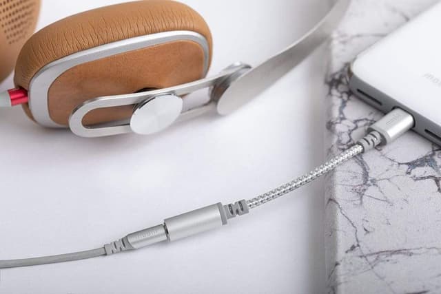 محول سماعة رأس مع موصل Lightning من MOSHI - فضي