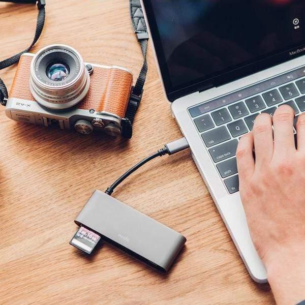 محول USB-C إلى منافذ متعددة من MOSHI - رمادي - SW1hZ2U6MzMxMDU=