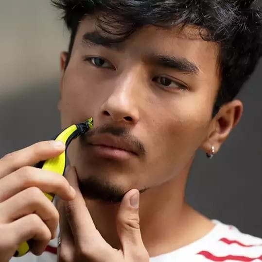 PHILIPS  ONE BLADE  TRIMMER WET & DRY ماكينة