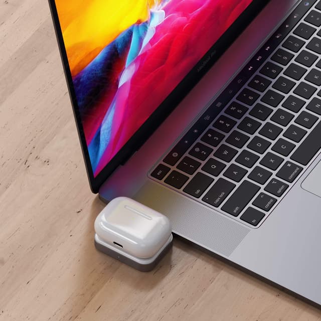 قاعدة شحن لاسلكية Satechi - Airpods Wireless Charging Dock - USB-C Wireless Charger