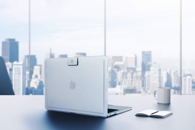 اطلب كفر لابتوب لجهاز ماكبوك برو 15 شفاف STM Bugs Hynt Sturdy