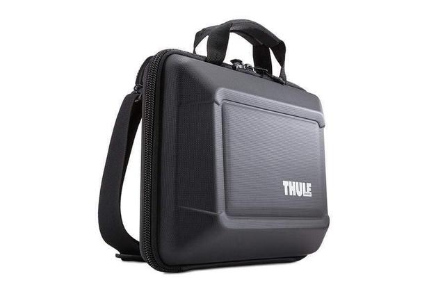 حقيبة للابتوب قياس 13 بوصة لون أسود  THULE Gauntlet MacBook Pro 13-inch Attache - SW1hZ2U6MzM1OTI=