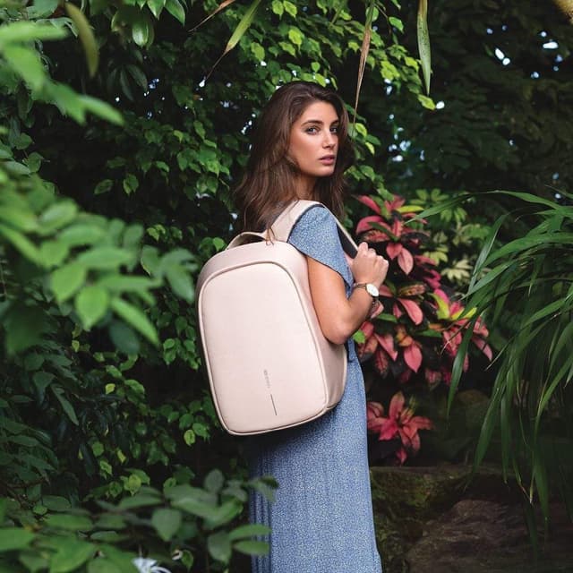 حقيبة ظهر مضادة للسرقة XD-Design Bobby Hero Spring Anti-Theft Backpack - لون خوخي