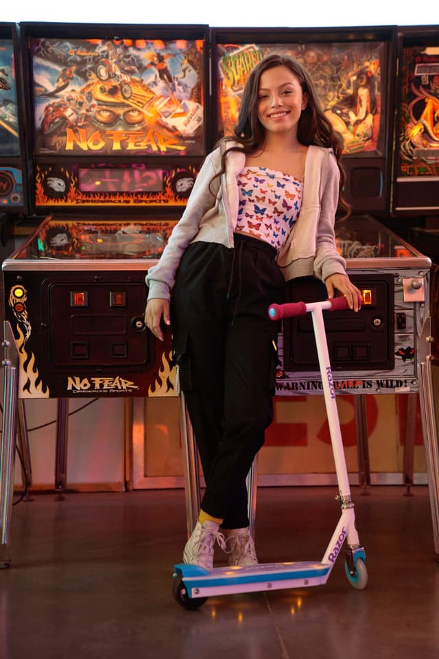 سكوتر بنات 12 كم/ساعة فولاذي مع مصابيح ملونة رازور Razor Colorful lamps Steel12KM/h Girls Scooter