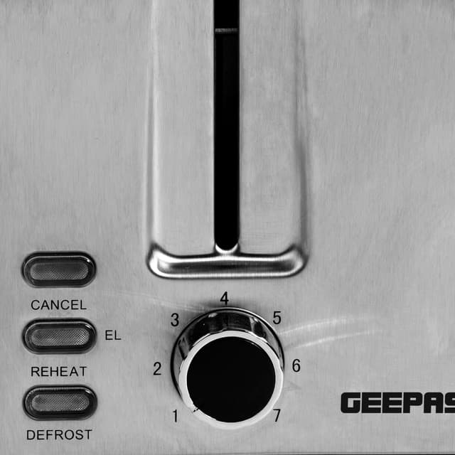 توستر للخبز Geepas 850W 2-Slice Bread Toaster with Crumb Tray