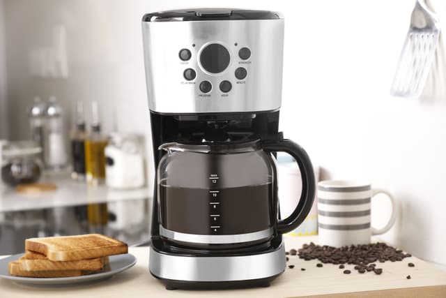 الة تحضير القهوة Geepas 1.5L Filter Coffee Machine - 900W