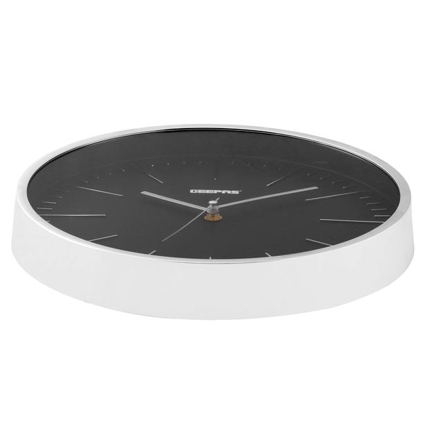 ساعة حائط دائرية جيباس بدون صوت أسود وفضي Geepas Wall Clock Silent Non Ticking - SW1hZ2U6MTQ3NTY2