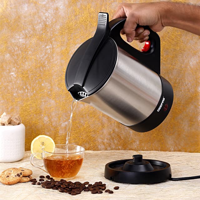 غلاية ماء كهربائية Geepas 2200W 1.8L Electric Kettle - Portable Fast Boil  for General Use, Concealed Stainless Steel Body