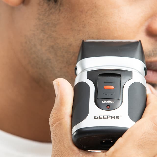 مكينة تنعيم وجه صغيرة الحجم جيباس Geepas Small Size Men's Shaver - 123270