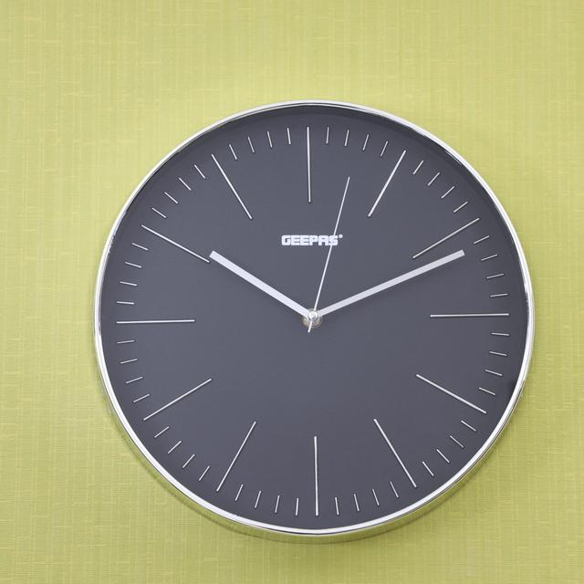 ساعة حائط دائرية جيباس بدون صوت أسود وفضي Geepas Wall Clock Silent Non Ticking - SW1hZ2U6MTQ3NTcy