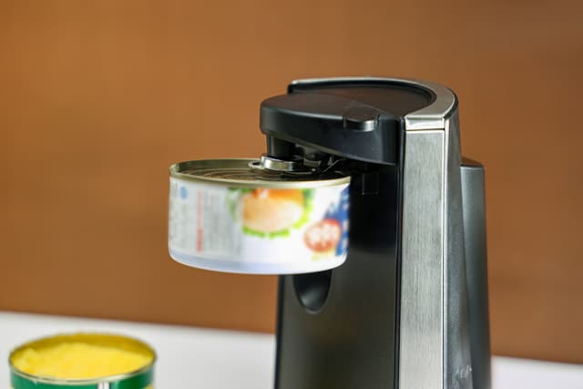 فتاحة علب كهربائية بقوة 60 واط Geepas - Can Opener