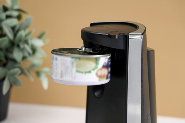 فتاحة علب كهربائية بقوة 60 واط Geepas - Can Opener