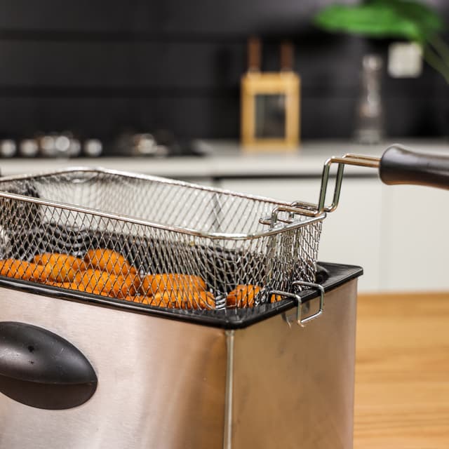 Geepas Compact 2180W Powerful 3L Deep Fryer with Overheat Protection & Chrome Plated Basket GDF36015 - 126735